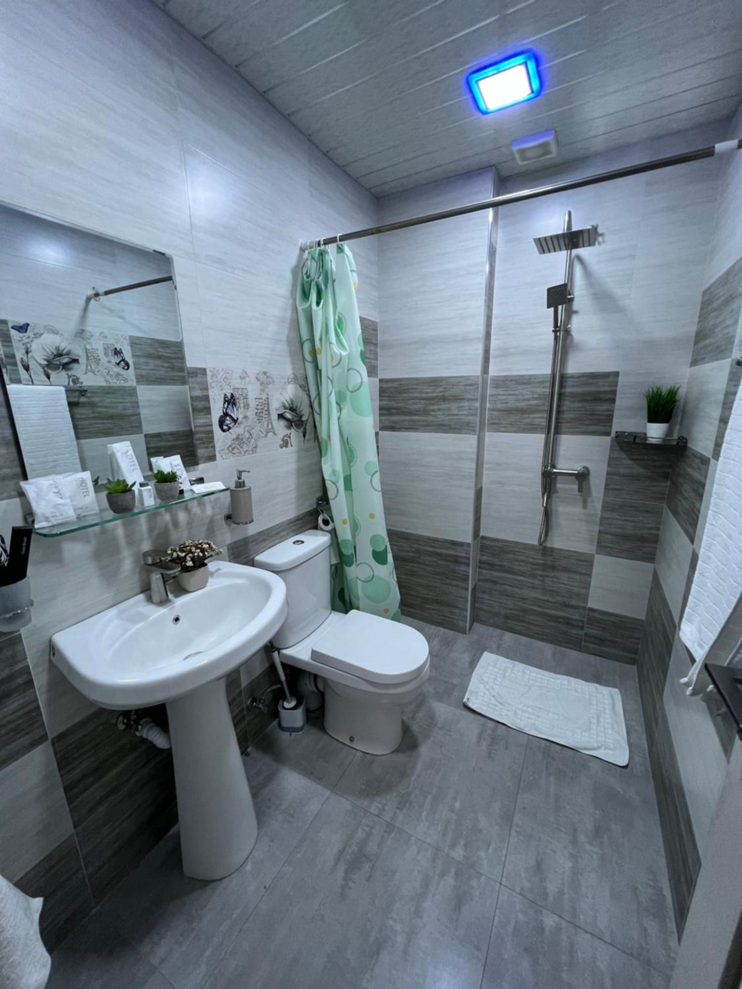 Cosy Apartment With Good Location Self Check In Jerevan Exteriör bild